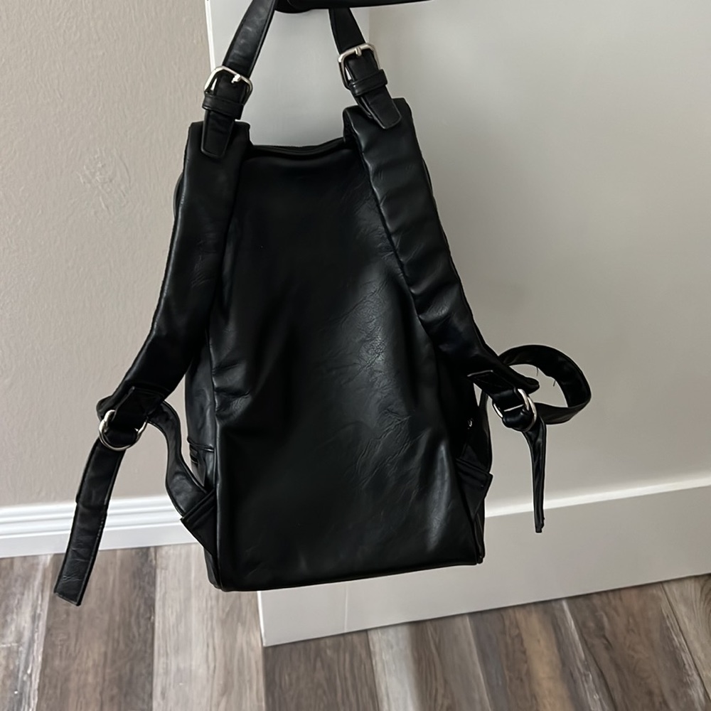 Backpack - Picture 5 of 6